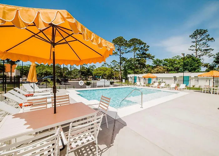 Comfortable Single-level With Wifi Pool & Ac Holiday home