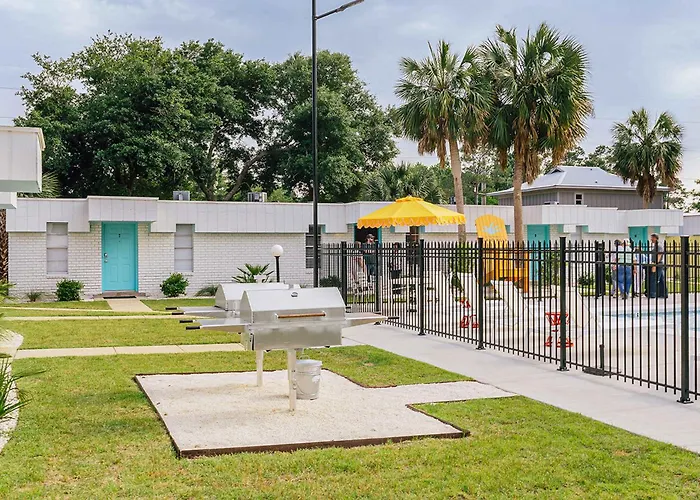 Comfortable Single-level With Wifi Pool & Ac *